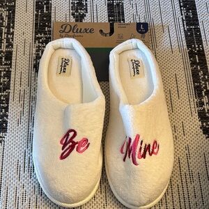 Valentine’s Day! 🩷❤️Dearfoams White Slippers with Red & Pink ‘Be Mine' slippers